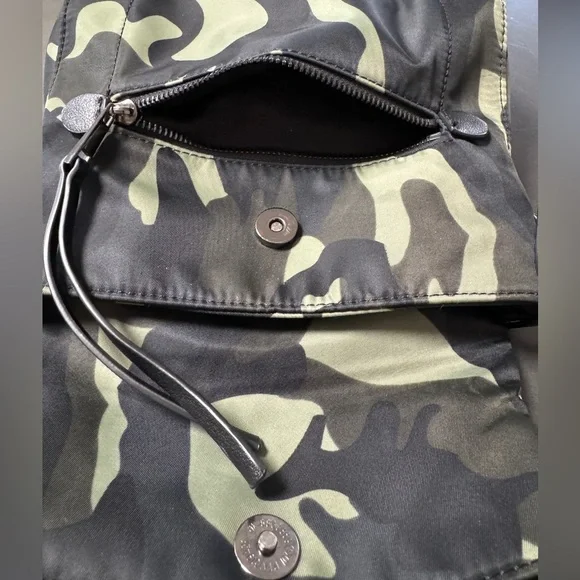 Urban Expressions Nylon Convertible Foldover Crossbody Bag Camouflage Travel - Picture 13 of 14